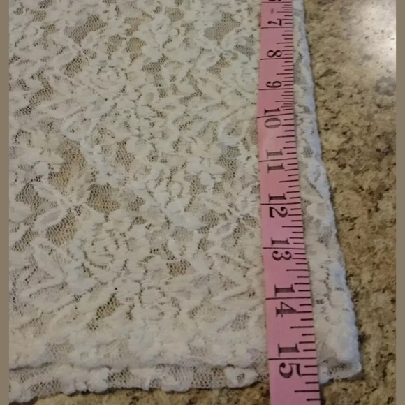 Lovely 153 Cream Lace Crop Top Size Medium - Picture 8 of 8